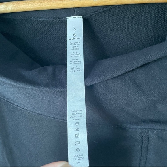 Lululemon Coast Easy Wrap in Black - Picture 8 of 9